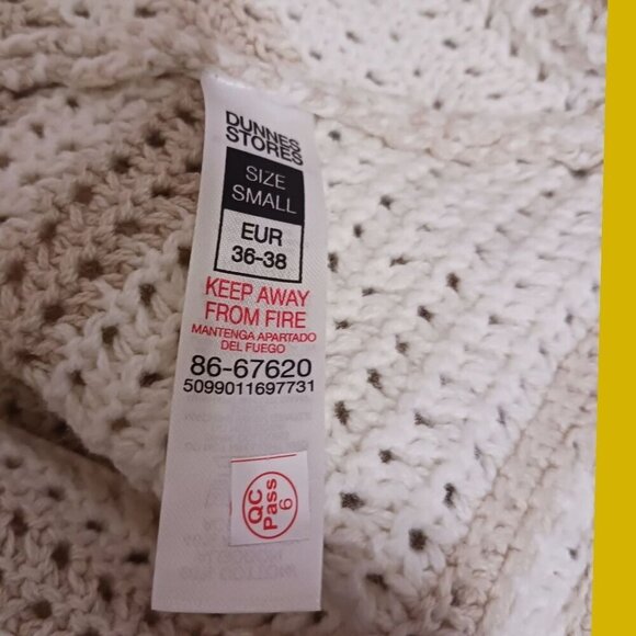Dunnes Sleeveless & Vest Crochet Sweater Tank Top beige/White Small - Picture 9 of 10